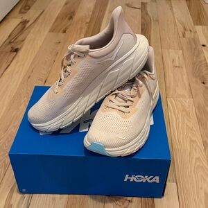 Hoka Women's Arahi 7 Athletic Shoes